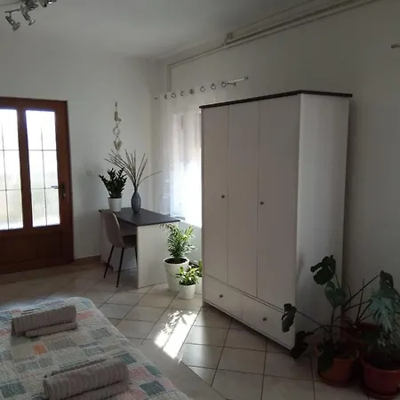 Studio Apartman Kika Otocac Exterior photo